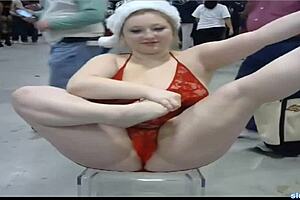 Chubby Blonde Teen Webcam Babe Shows Off Her Big Ass And Feet In Amateur Session.