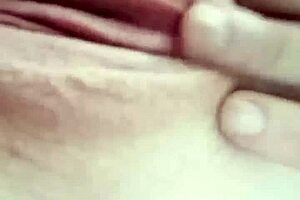 i'm alura marie baker, horny and squirting my pussy for you.