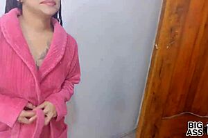 Hey! Sex with My Huge-Ass Hermanastra Now!