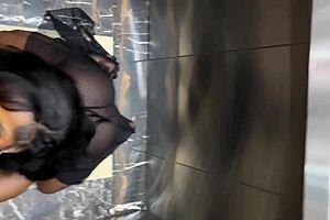 yo, met a stranger in an elevator for an epic blowjob!