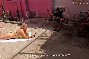 Мексиканская подруга присоединяется к грубому двойному проникновению с кончиной