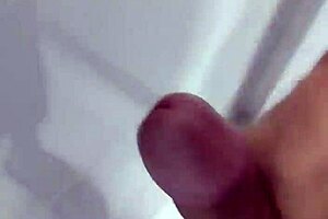 Young amateur gives relaxing solo massage to Braulio