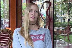 Ersties - Sirena носи вибратор на пътувания за соло забавление с гладкото си тяло