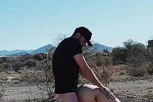 Risikoreiches Paar beim harten Sex an der Straße erwischt.