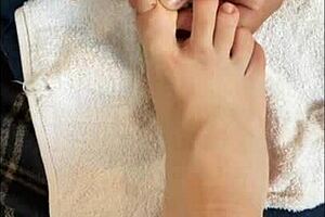 chatting with followers and showing my sexy latina feet