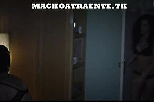 branquinha de olhos verdes chupa o cacete ate beber leitinho quente