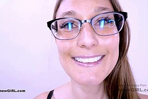 Signora matura ingannata al casting pensava fosse colloquio ma ha avuto massaggio e sborra dal suocero