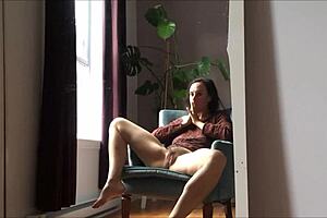 homemade amateur milf babe masturbating her pussy to orgasm with fingering solo