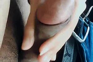Чёрт, моя горячая NRI подруга мастурбирует в машине на улице