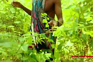 Amateur Bbw Babe Feels Intense Pleasure In Outdoor Bush Sex