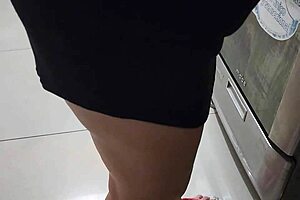 친구 엄마 청소하다가 세게 박는 거 촬영했어