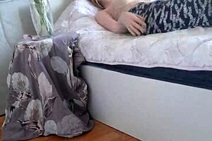 Elza Kom teases in nylon tights for fetish domination play