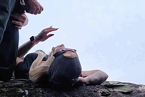 meia-irmã de férias levo a praia para chupar meu pau