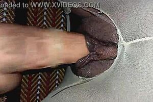 น้ำเงี่ยนของเธอเอาให้สอยแหย่เข้าไปได้ทั้งสอง