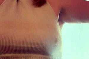 Fui Treina Na Academia Na Times Square O Bico Do Meu Peito Estavam Durinho E Estava Escorrendo Suor Na Minha Buceta Os Gringos Passava E Olhava E Colocava A Mão No Pau Duro Deles