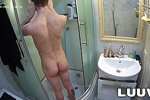 luuv quick shower before having sex on camera