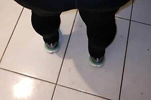 Me cojo a la sirvienta y ella grita como puta!