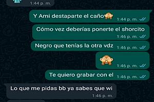 mi amiga en mini short se pone caliente el chat de whatsapp