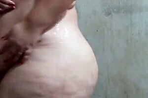 Look at this sexy fat Latina bathing, showing off her big ass and pussy!