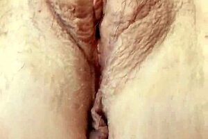 Watch this mature pussy play up close?
