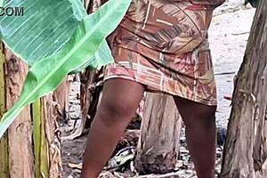 Milf evangélica udstiller sig udendørs med dristig offentlig fremvisning