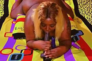 Sundaydogood614 Update 589: Shaved Pussy Play Vid From Nov 03 😏