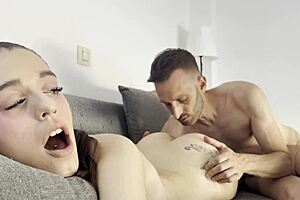 Briseida Myers gives an amazing rimming session to her couple.