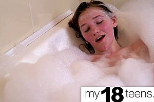 Babe Masturbates Bath Orgasm Closeup Wet Pussy