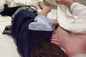 女子高生の制服を着たまま上にまたがって自分でおチンポ入れちゃった 中出しされておマンコの中が精液まみれ 個人撮影 素人。