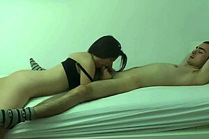 Real amateur couple has intense sex in dorm 😘