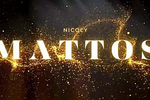 Sjekk denne morenaen sin offentlige strand onani med store naturlige titter!