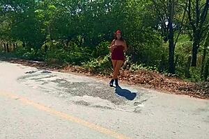 i'm a latina milf in cancún, flashing my natural tits and ass on the street for neighbors 😏