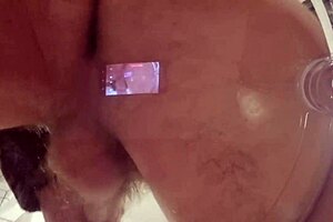 Amateur Handjob Leads To Huge Cumshot