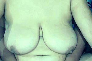 Desi wife fingers her hairy pussy?