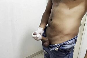 Cute Latina Bodybuilder Shows Off Her Hard Muscles And Screams During Intense Workout