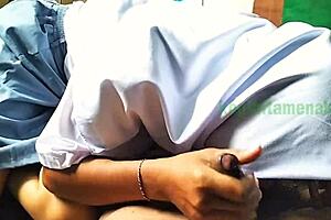 Indo siswi sma learns how to give blowjob in outdoor public spot