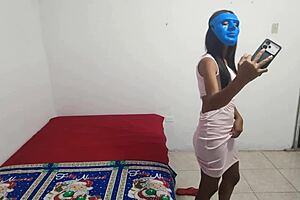 India latina makes a video in spanish and tells her subscribers that she really wants to fuck