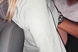 fui namorar com meu neg�o em um bar e de l� ele me comeu no carro e o corno dirigindo