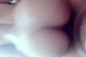 minha cunhada chegou me provocando e a gente transou na sala 😏