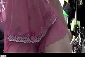 Novinha linda gostosa mostrando a calcinha