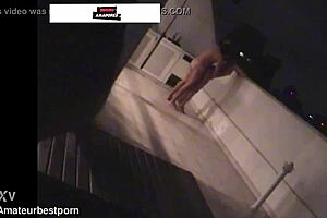 S Saem De Festa Discretamente Mas Sao Descobertos Fodendo Na Varanda Da Cobertura.