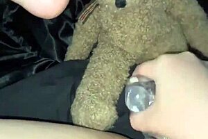 Watch arabian snowwhite, best saudi teen amateur, moan while fucking tight pussy with glass dildo in los angeles, craving BBC.