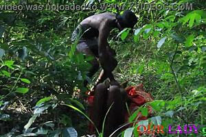 The lucky hunter met a horny bush girl and fucked her hard in africa