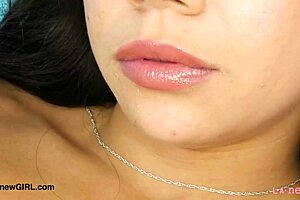 Stunning Latina Beauty Shows Her Sexy Body!