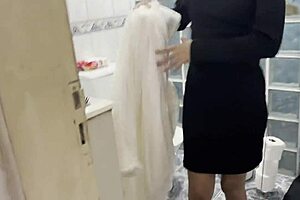 Bibi Mendes takes delicious naked bath