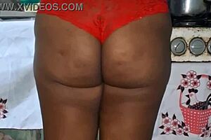 crente safada feeling wild in the kitchen