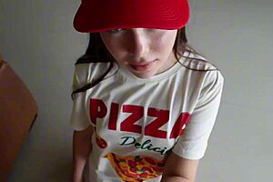 hey, i gave that pizza delivery girl a rough fuck with deepthroat and doggystyle for her tip in this pov cosplay video