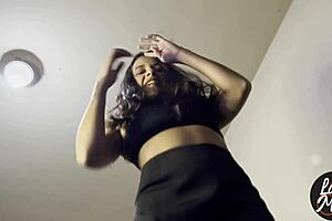 Homem vira cinzeiro da namorada que ele pensou ser submissa