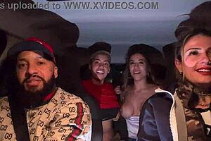 uber mulher pega casal lesbica no aeroporto guarulhos faz putaria no carro chupando melando