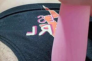 Videito masturbandome para ti mi amor casually shows the homemade amateur using toys for orgasm with her pussy.